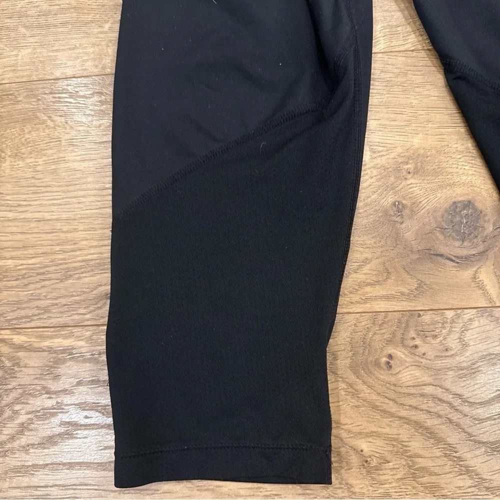 Nike Pro Dri-Fit Capri Leggings Womens Size XS Black Compression Athletic
